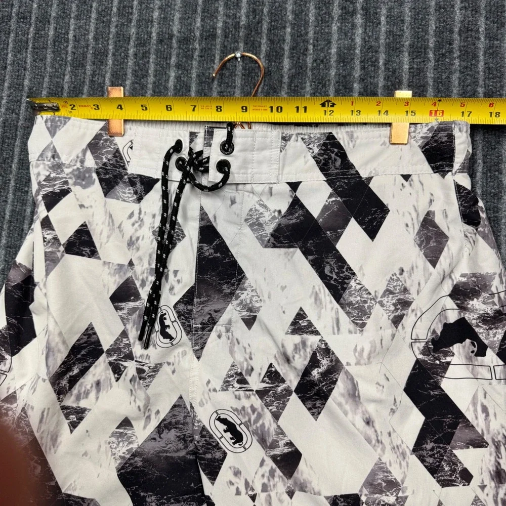Ecko Unltd Mens XL White Black Geometric Diamond Swim Trunks Board Shorts (2473)